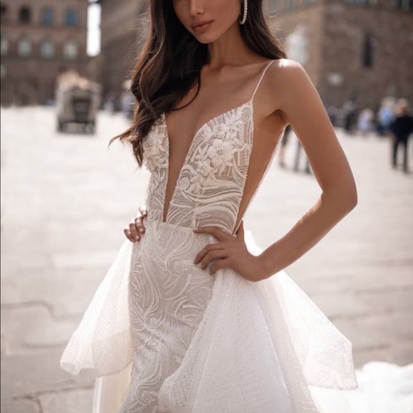 Milla Nova ‘Riña’ Wedding Dress - Picture 2 of 6